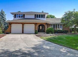 628 Camelot Dr, Burr Ridge, IL 60527