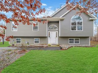 5 Forest St, Mastic, NY 11950