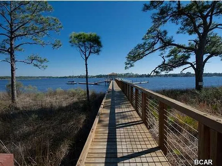 Kayak/canoe access included