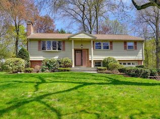 27 Fieldstone Dr, Burlington, MA 01803