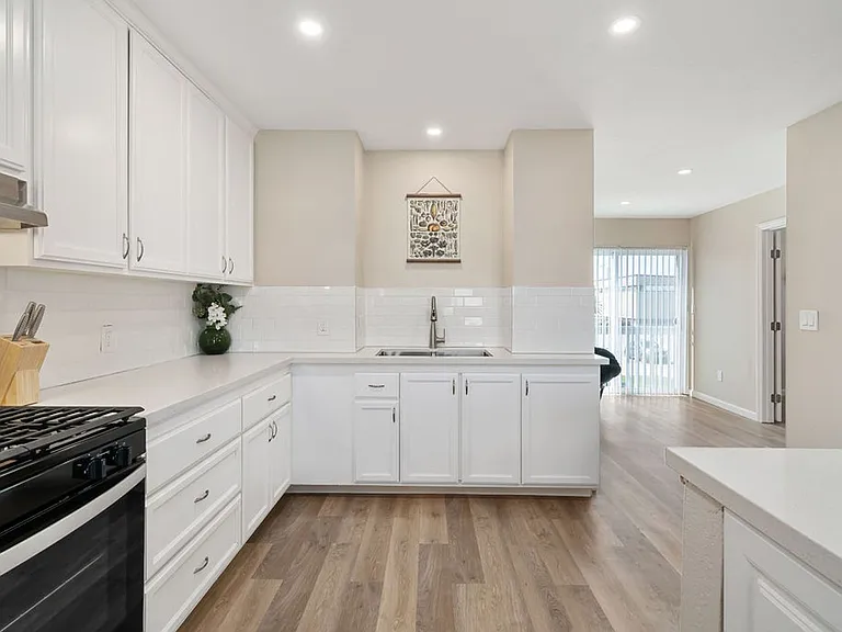 450 Manhattan Ave — Photo 10