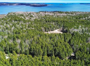 14 Pine St, Machias, ME 04654