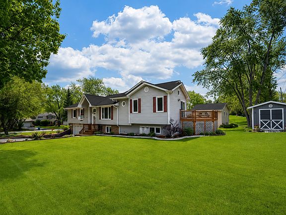 2nd image of 110 Oakwood Ln