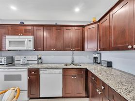 9278 Vista Del Lago