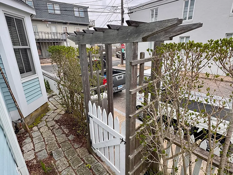 21 Diving St — Photo 6