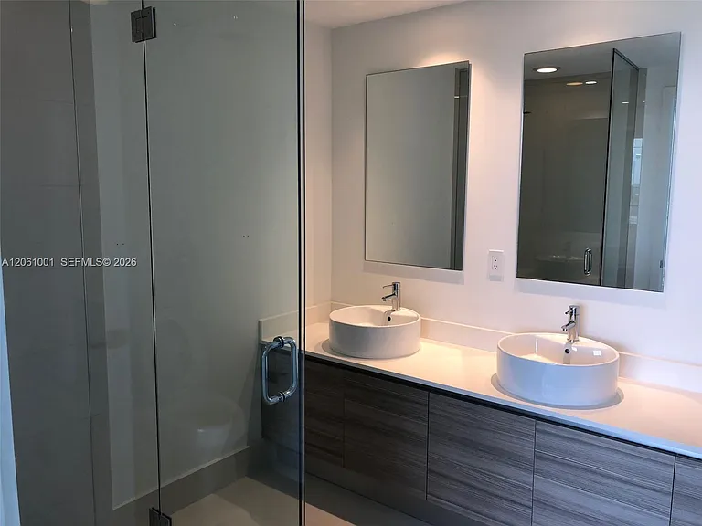 121 NE 34th St #811 — Photo 7