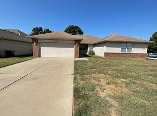 3839 S Jonathan Ave, Springfield, MO 65807