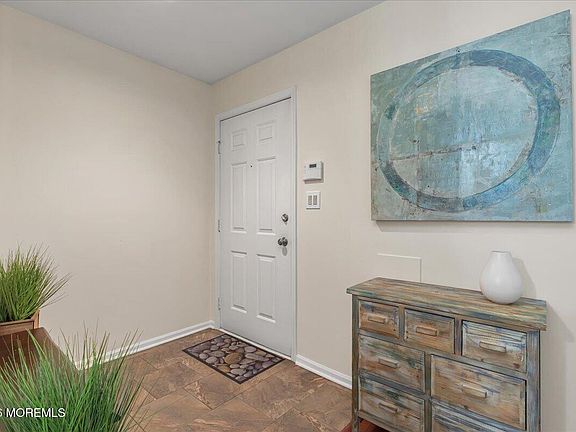 3rd image of 9 Evergreen Court