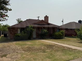 853 W Wintergreen Rd, Lancaster, TX 75134