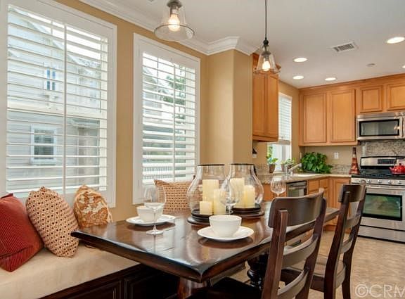 Built-in kitchen nook