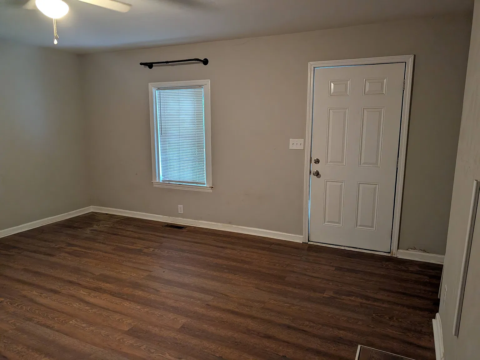 2 bed, 1093 sqft, $1,650 — Photo 2