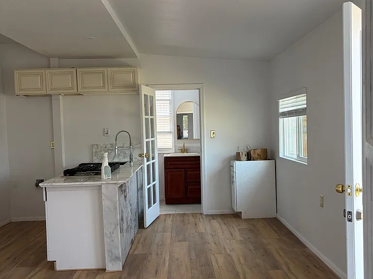 2415 Cabrillo Ave — Photo 5
