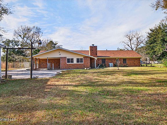 3rd image of 596 Tegarden Rd