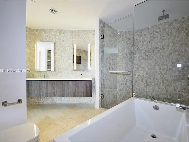 68 SE 6th St #2812 — Photo 3