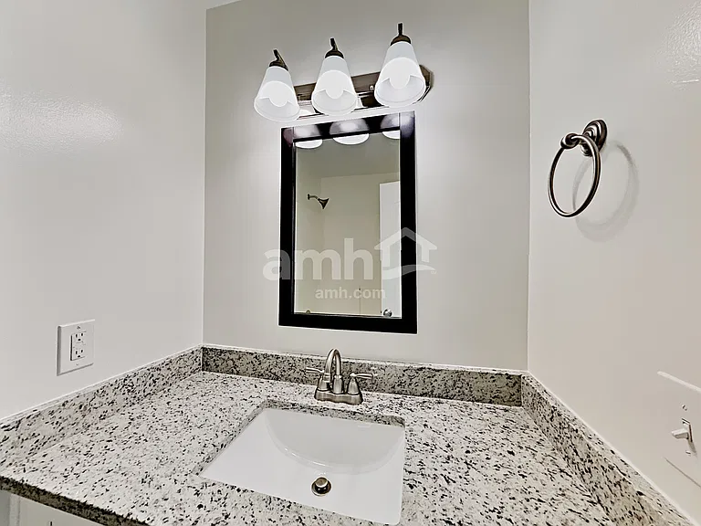 2533 Kilkenny Ct — Photo 17
