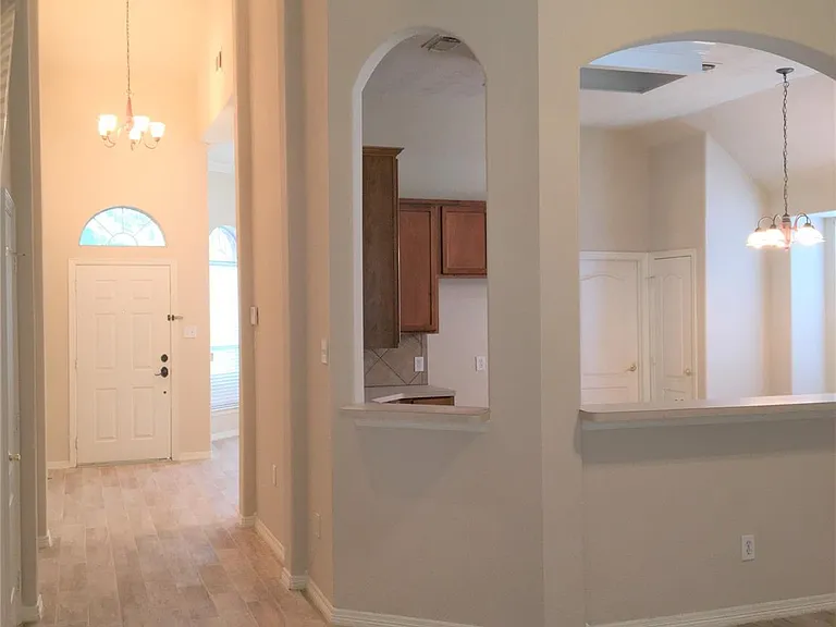 2214 Valley View Xing — Photo 8