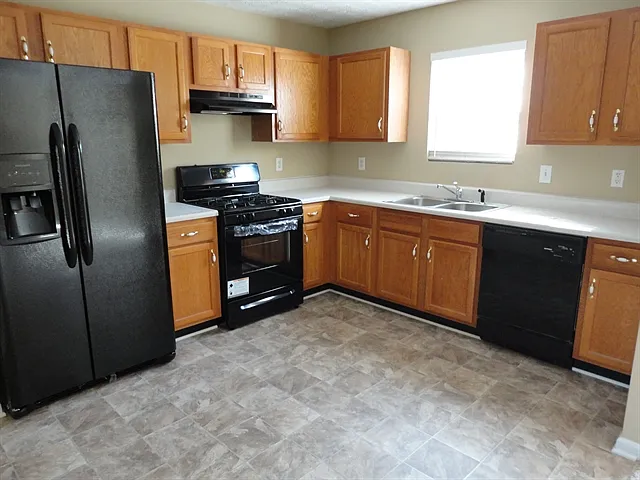 3 bed, 2.5 bath, 1132 sqft, $2,010 — Photo 2