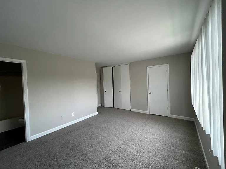 Candlelite Apartments — Photo 108