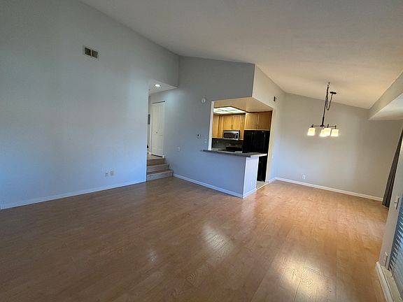 4th image of 251 Kenbrook Cir
