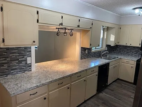 131 Garden Ln — Photo 3