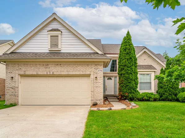 4798 Walnut Creek Dr, West Bloomfield, MI 48322