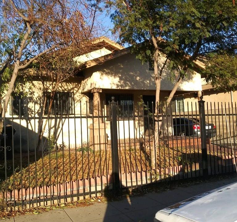 1st image of 3527 E 3rd St