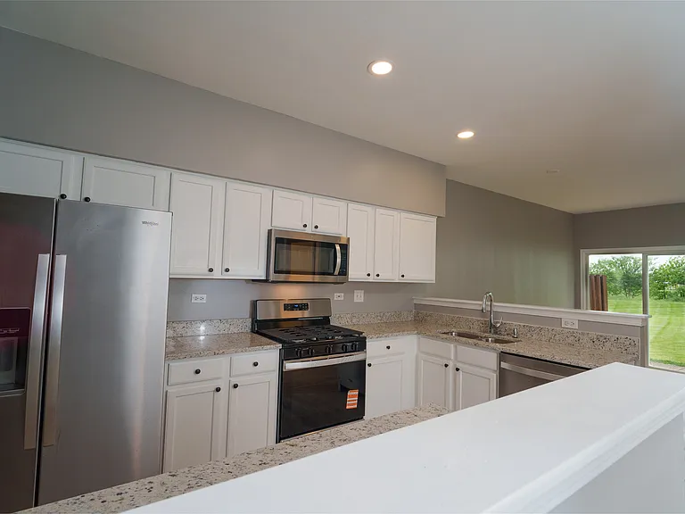 1039 Woodview Ct — Photo 3