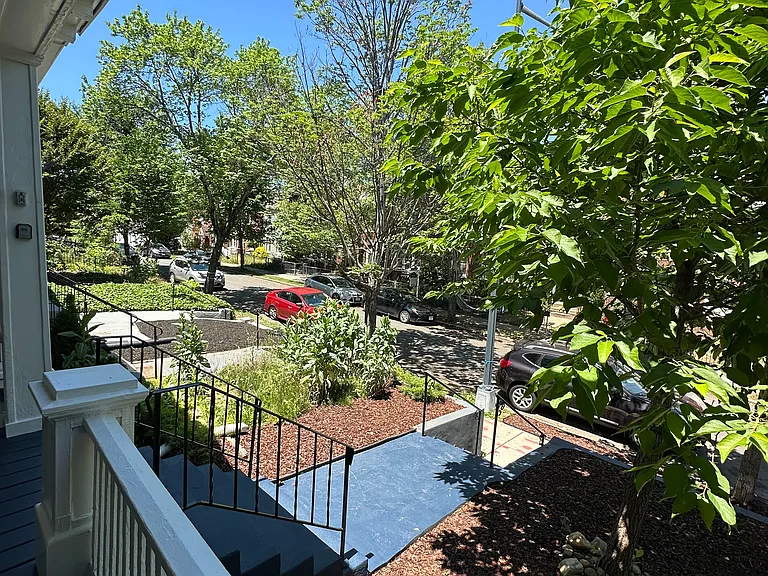 1533 Isherwood St NE — Photo 4