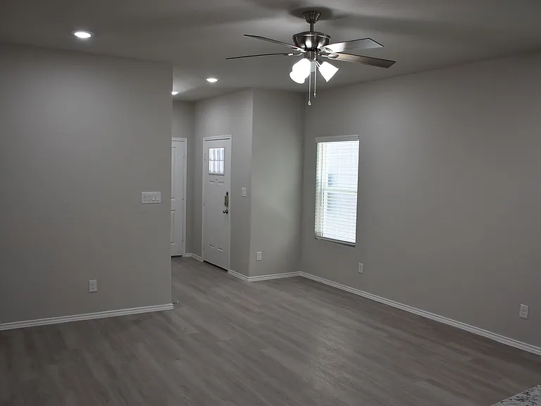 8911 FM 1560 N — Photo 37