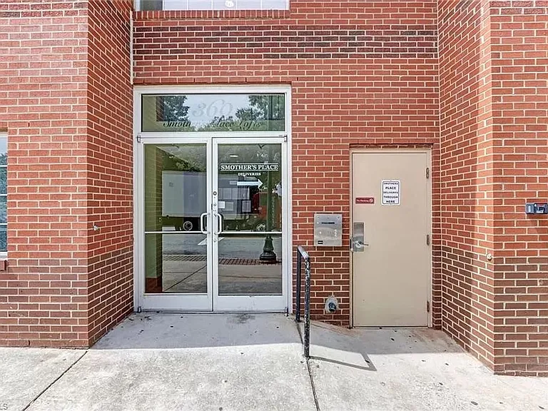 360 S Elm St #204 — Photo 2