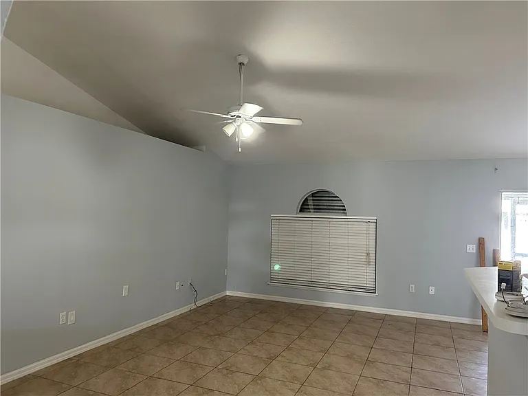 486 Biscayne Ln — Photo 9