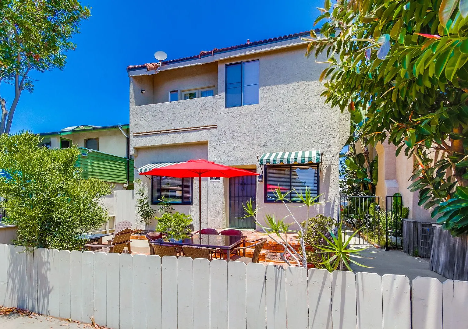 Bayside Bliss | Furnished 2BR/2BA | Walk to Mission Beach — Photo 4