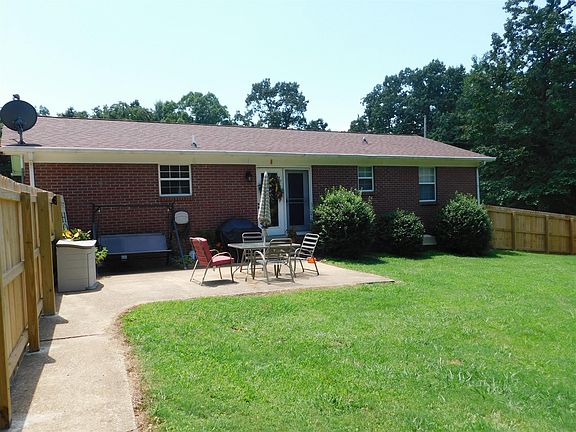 4th image of 431 Hillcrest Dr