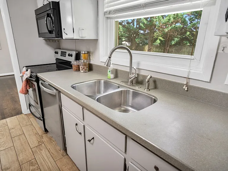 114 Thomas Nelson Ln — Photo 14