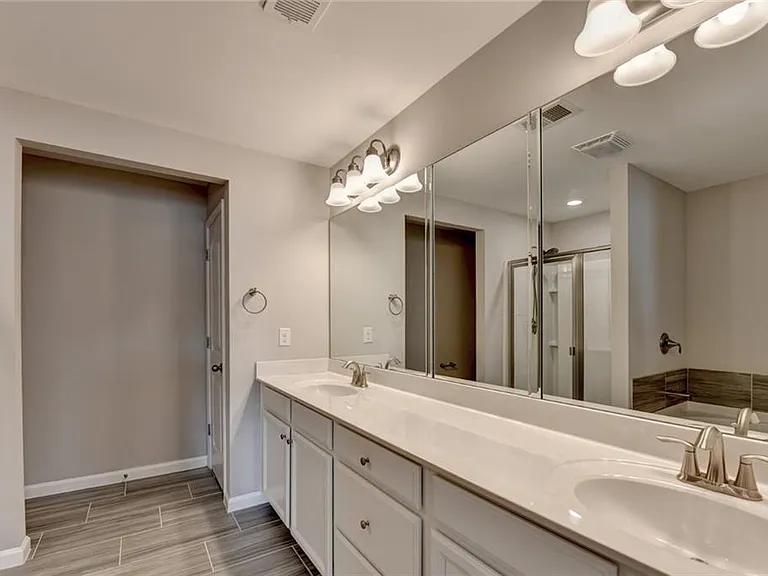 7245 Heritage Oak Ct — Photo 41