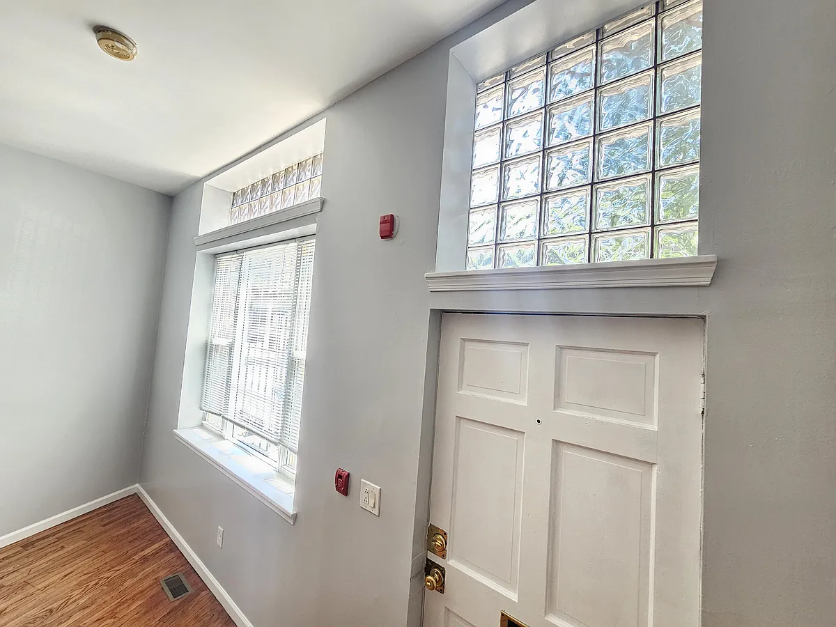 Building Photo - 930 E Passyunk Ave