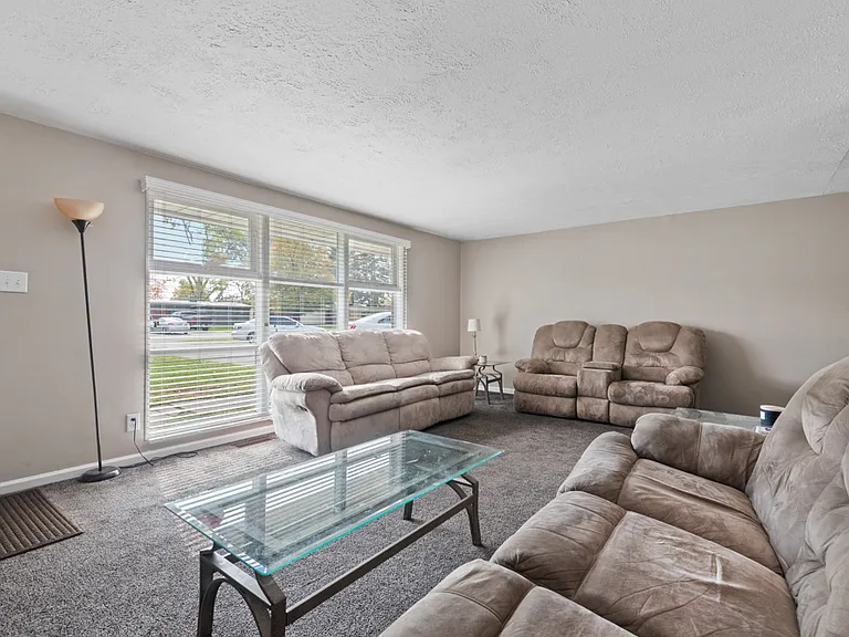 1408 W Beechwood Ave — Photo 4