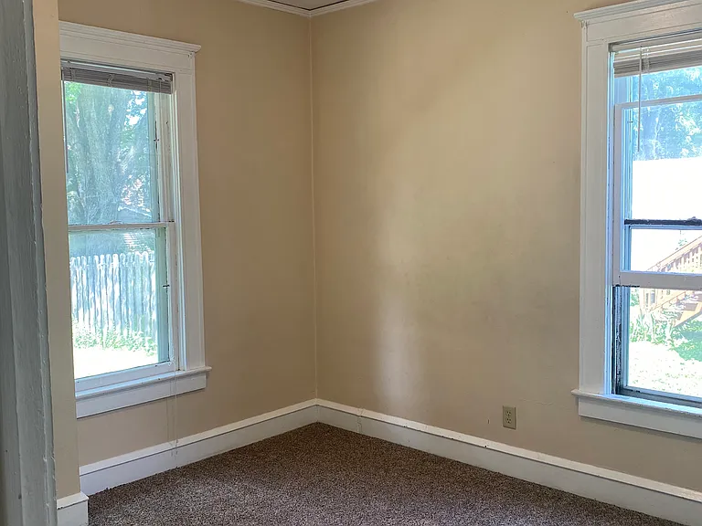 818 E Pacific St — Photo 6