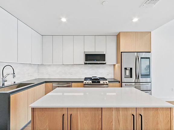 4th image of 1003 N Fairfax Ave #403