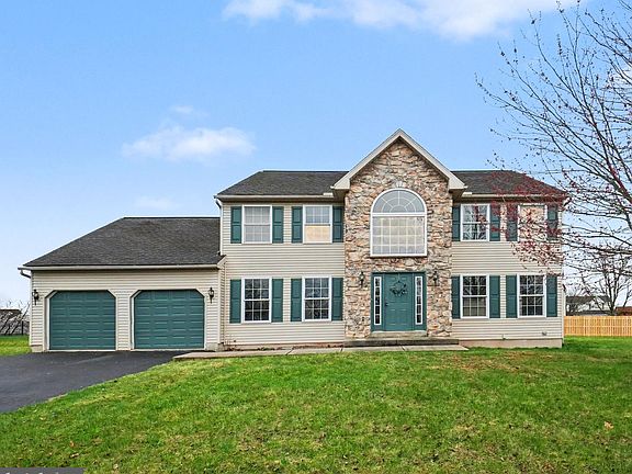 2nd image of 4983 Thornbury Cir