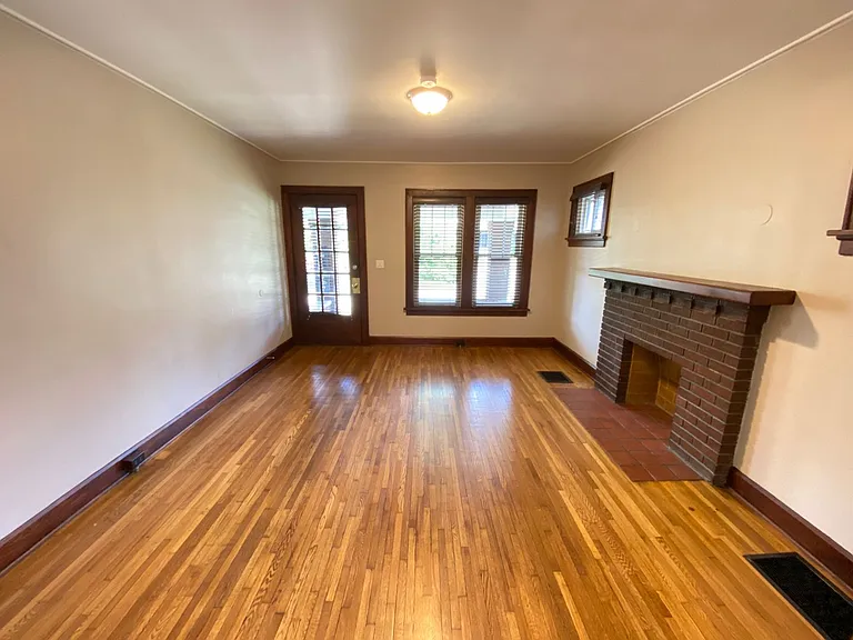 E 15th Ave 425-427 TNB — Photo 6