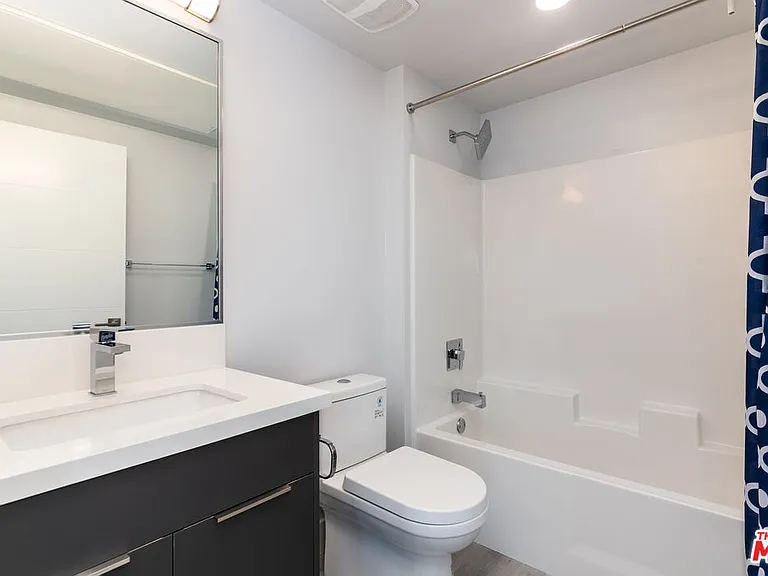 14612 Calvert St #404 — Photo 21