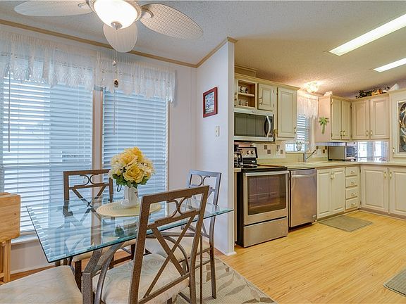 4th image of 259 Lakeside Dr