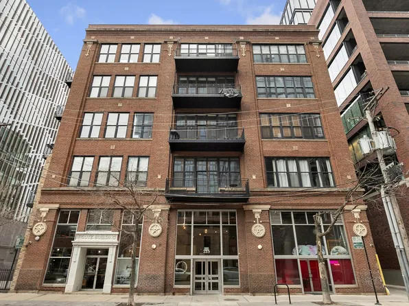 215 N Aberdeen St #B-401, Chicago, IL 60607