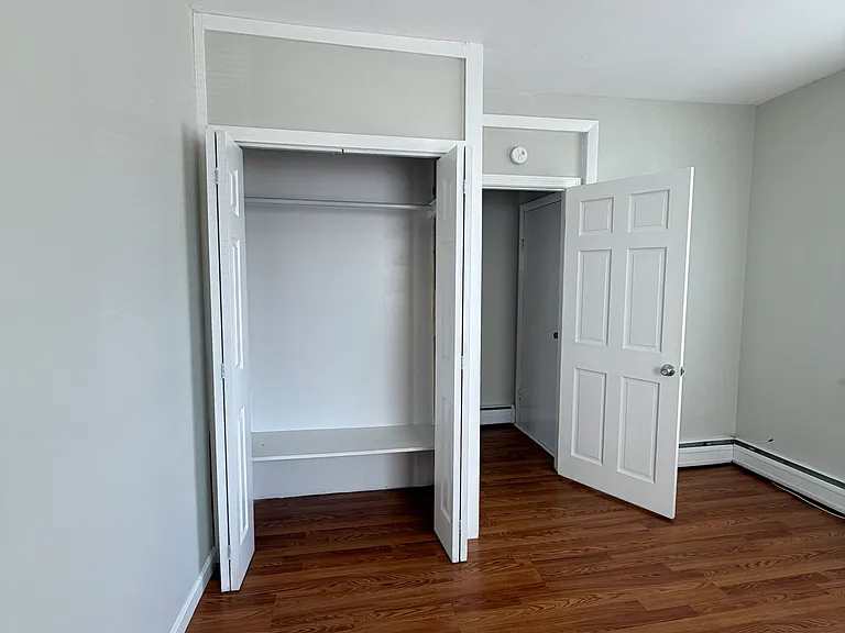 35 Catherine St #1 — Photo 4