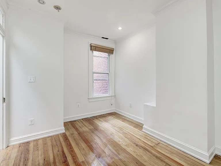 Large middle upstairs bedroom