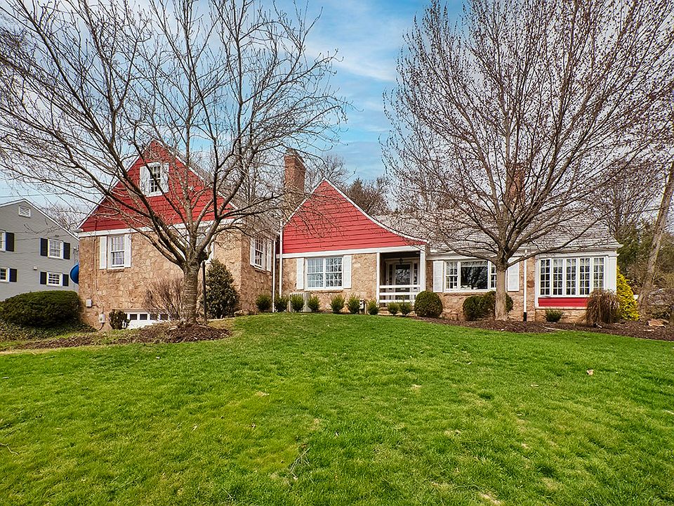 1st image of 4 Couch Farm Rd