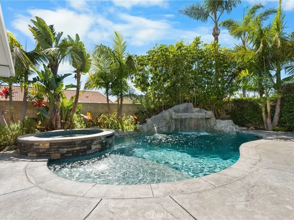 9662 Woodlawn Dr, Huntington Beach, CA 92646