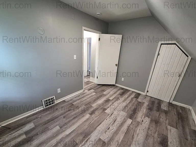 343 Albany St — Photo 17