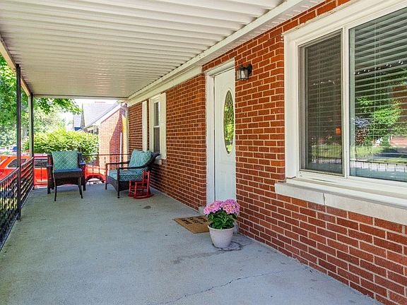 3rd image of 624 Saint Anthony Dr